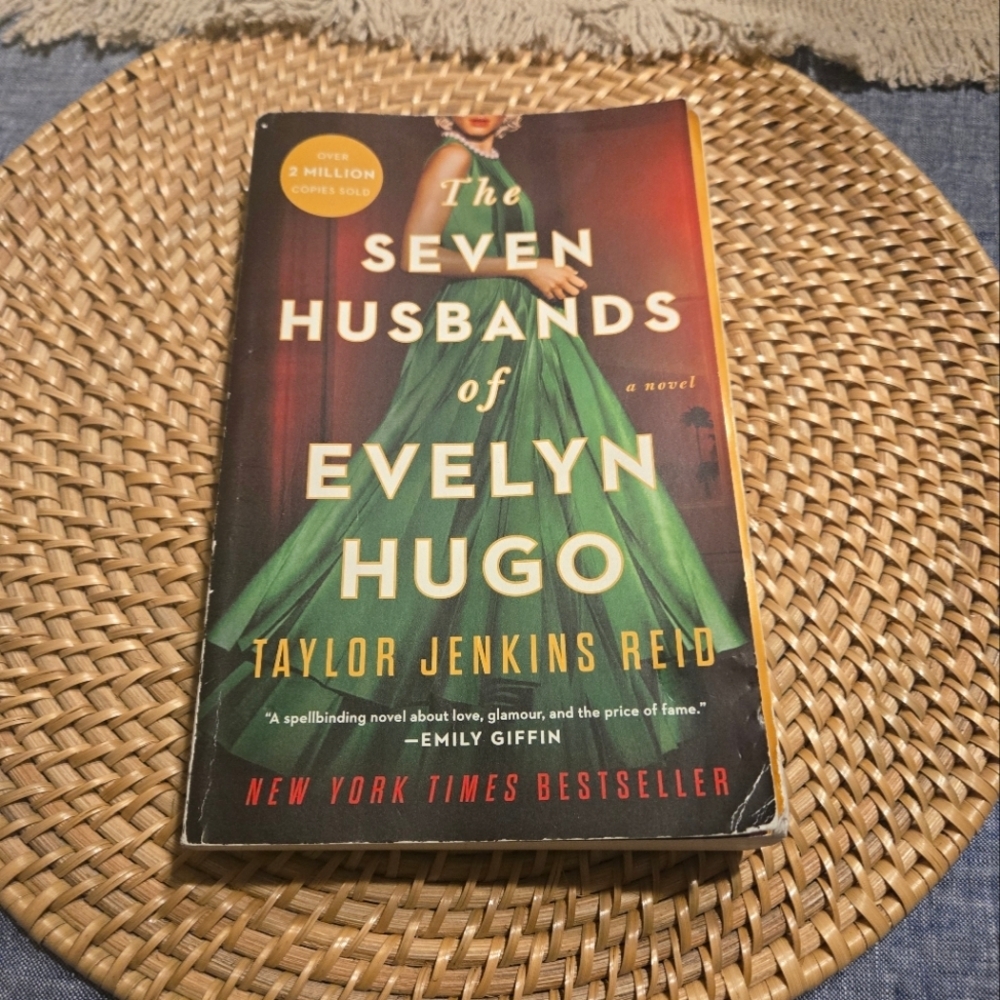 Thr Seven Husbands of Evelyn Hugo - Picture 1 of 4